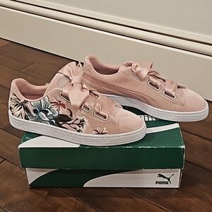 NEW with tags Puma Embroidered Peach Beige Sneaker size 10-Basket Heart